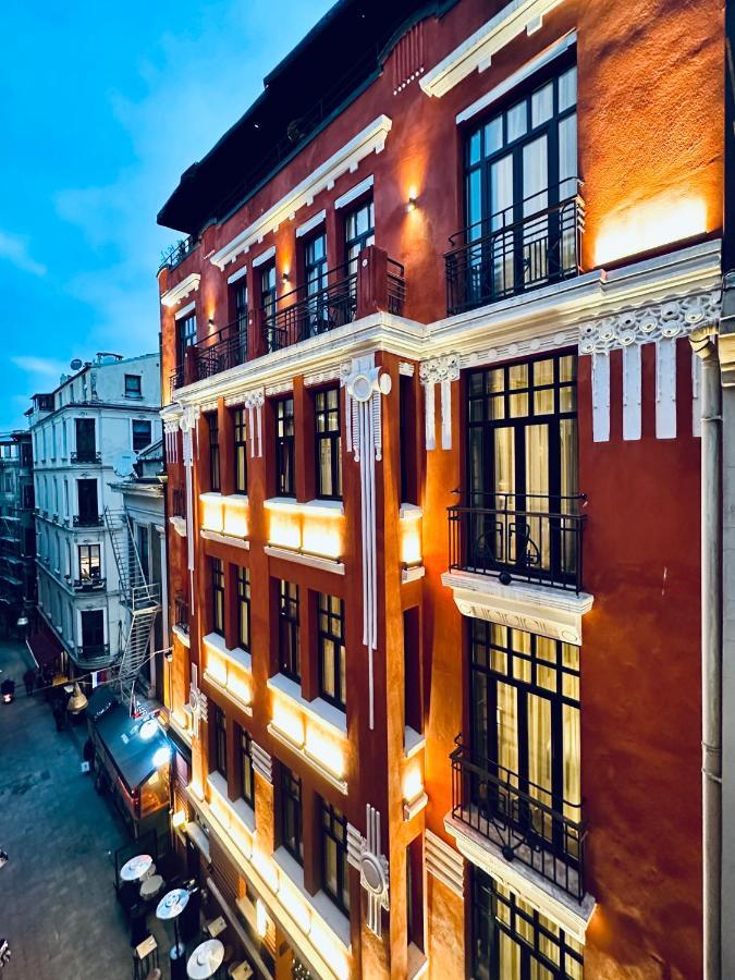 RUZ Hotels Istanboel Buitenkant foto The hotel at night