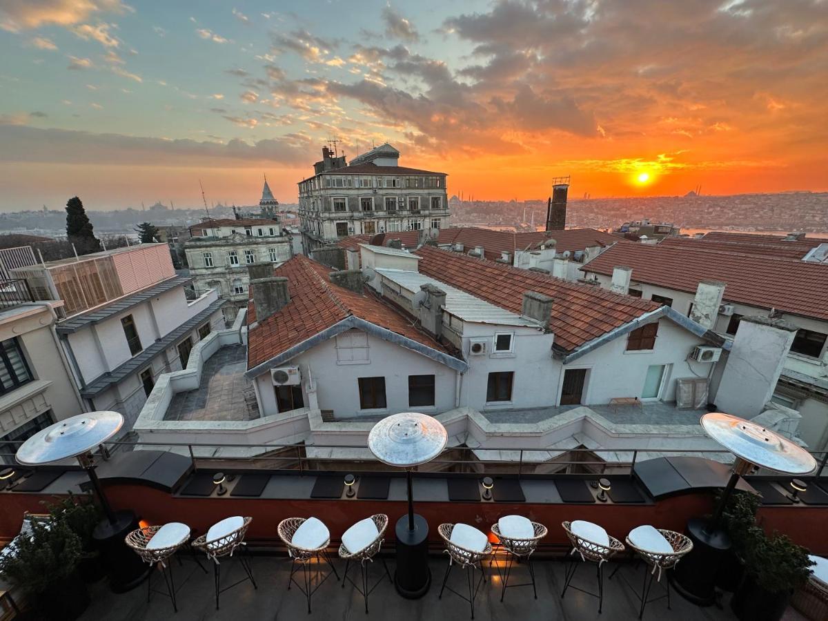 RUZ Hotels Istanboel Buitenkant foto Sunset at the hotel