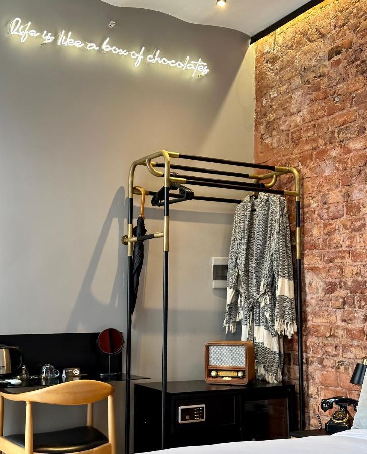 RUZ Hotels Istanboel Buitenkant foto A towel rail