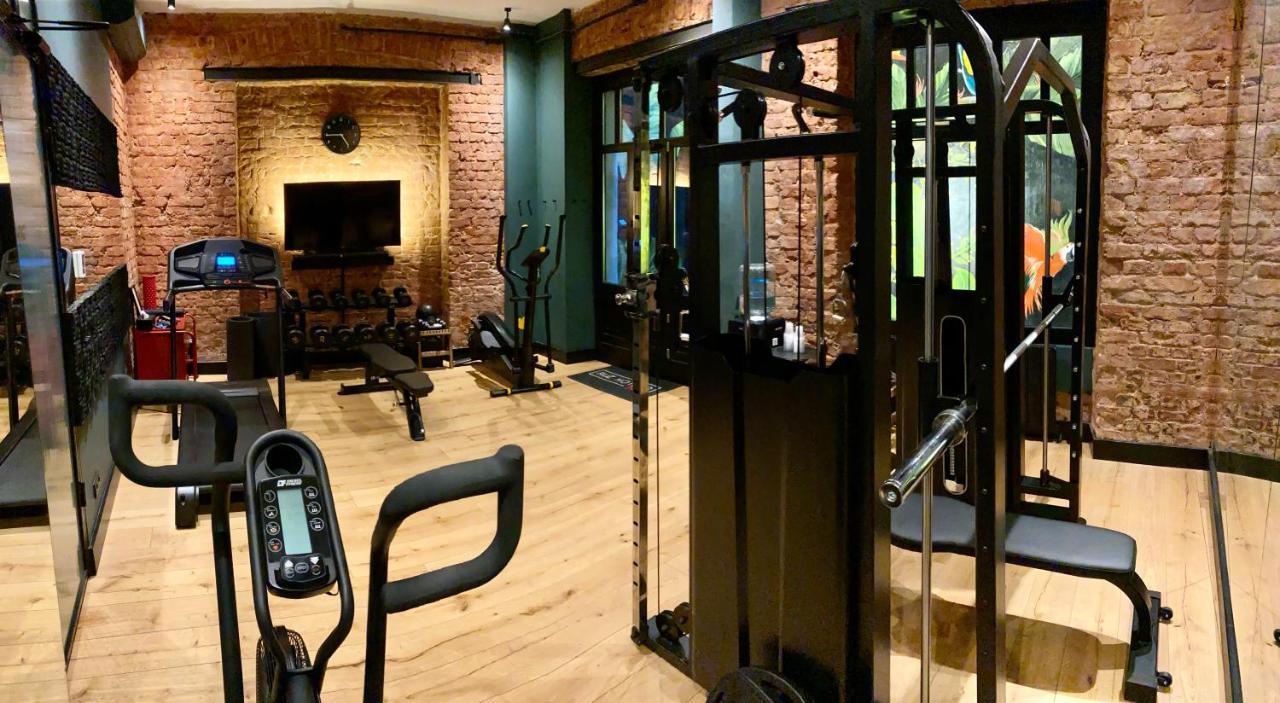 RUZ Hotels Istanboel Buitenkant foto The gym at the hotel