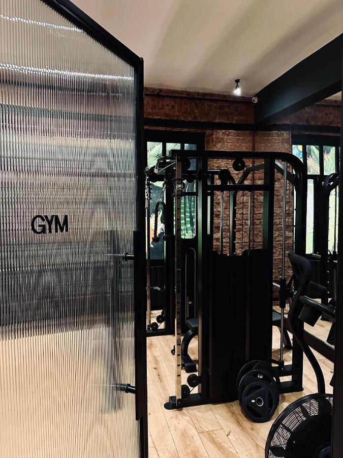 RUZ Hotels Istanboel Buitenkant foto The gym at the hotel