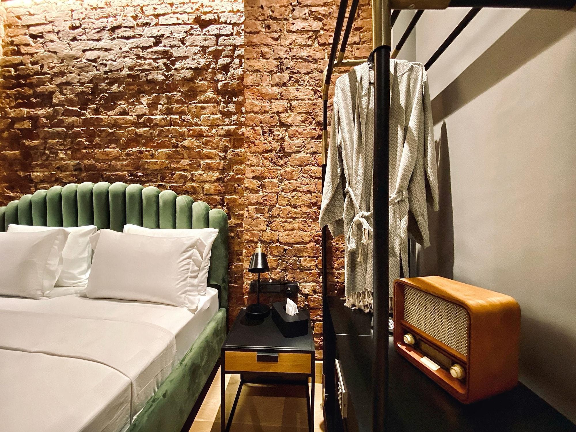 RUZ Hotels Istanboel Buitenkant foto A room at the hotel
