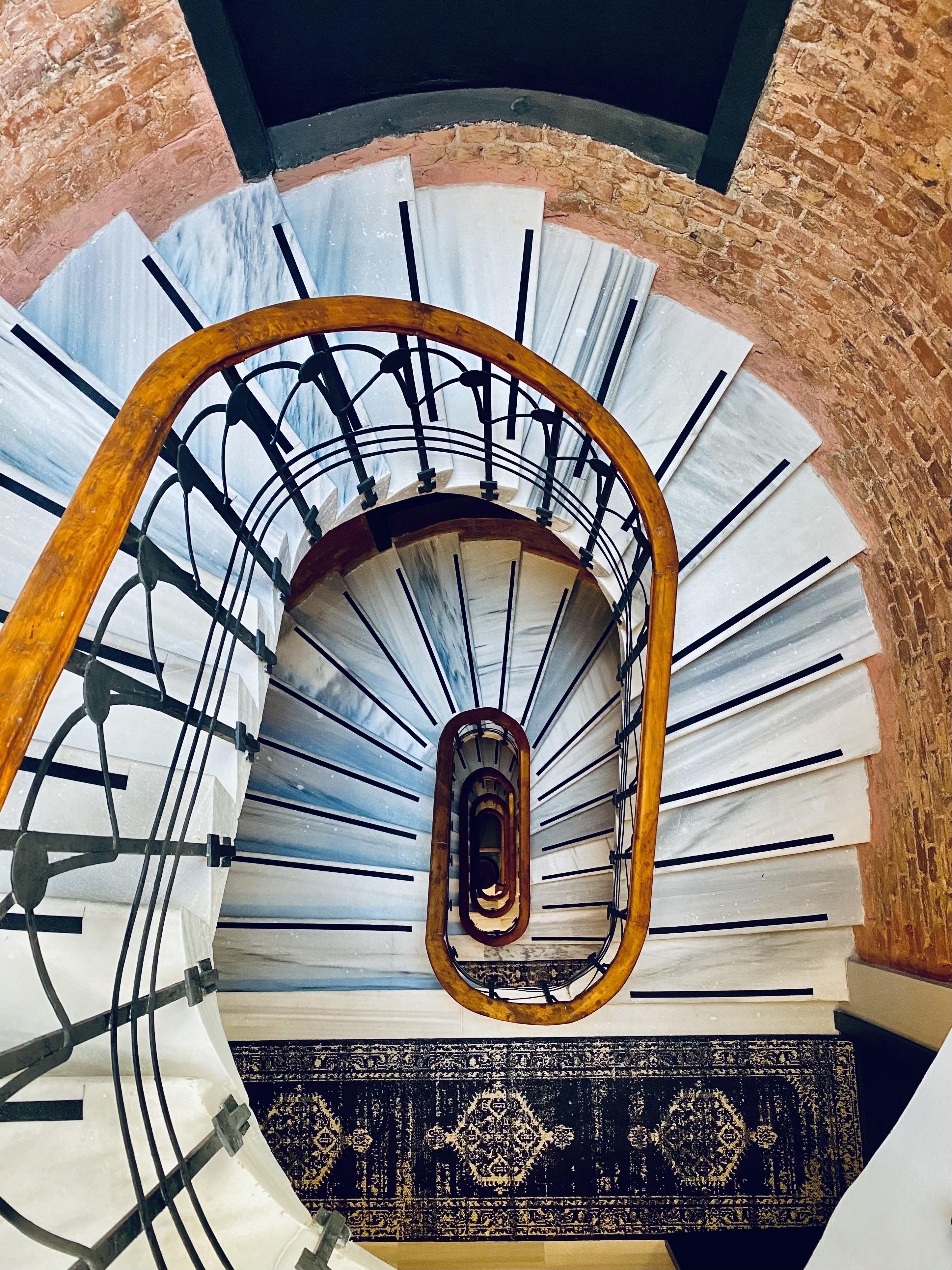 RUZ Hotels Istanboel Buitenkant foto Spiral staircase
