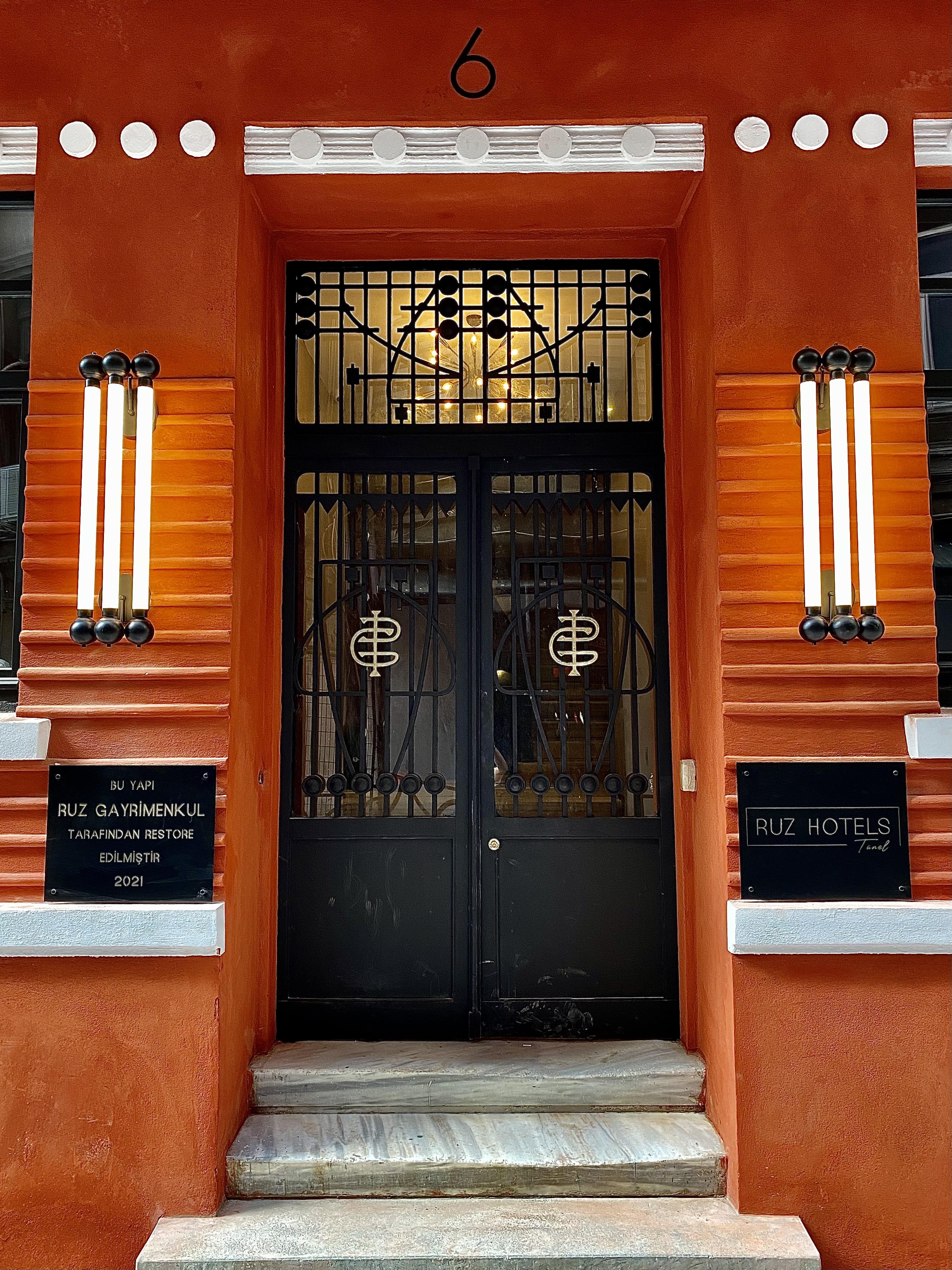 RUZ Hotels Istanboel Buitenkant foto Entrance of the hotel