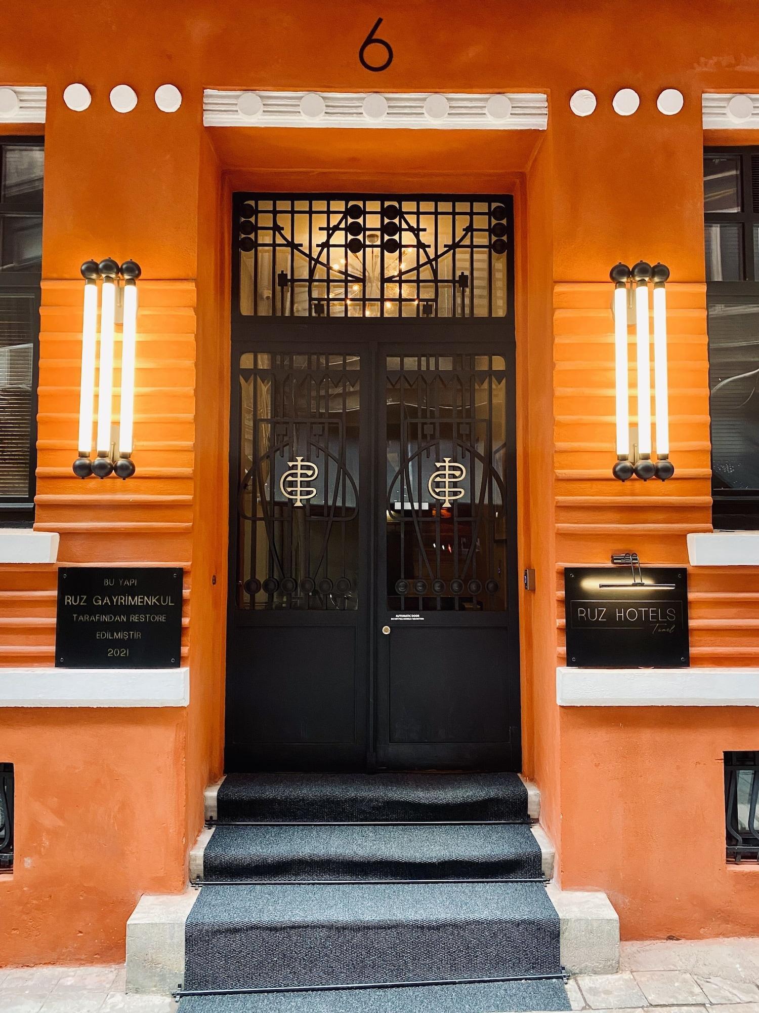 RUZ Hotels Istanboel Buitenkant foto Entrance to the hotel